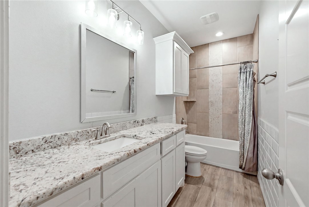 2433 Manuel Corpus Christi TX 78414
