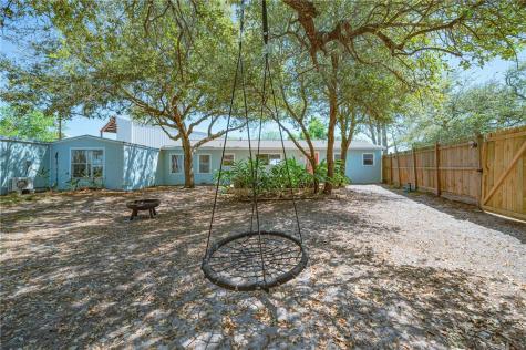 1604 Victoria Avenue Rockport TX 78382