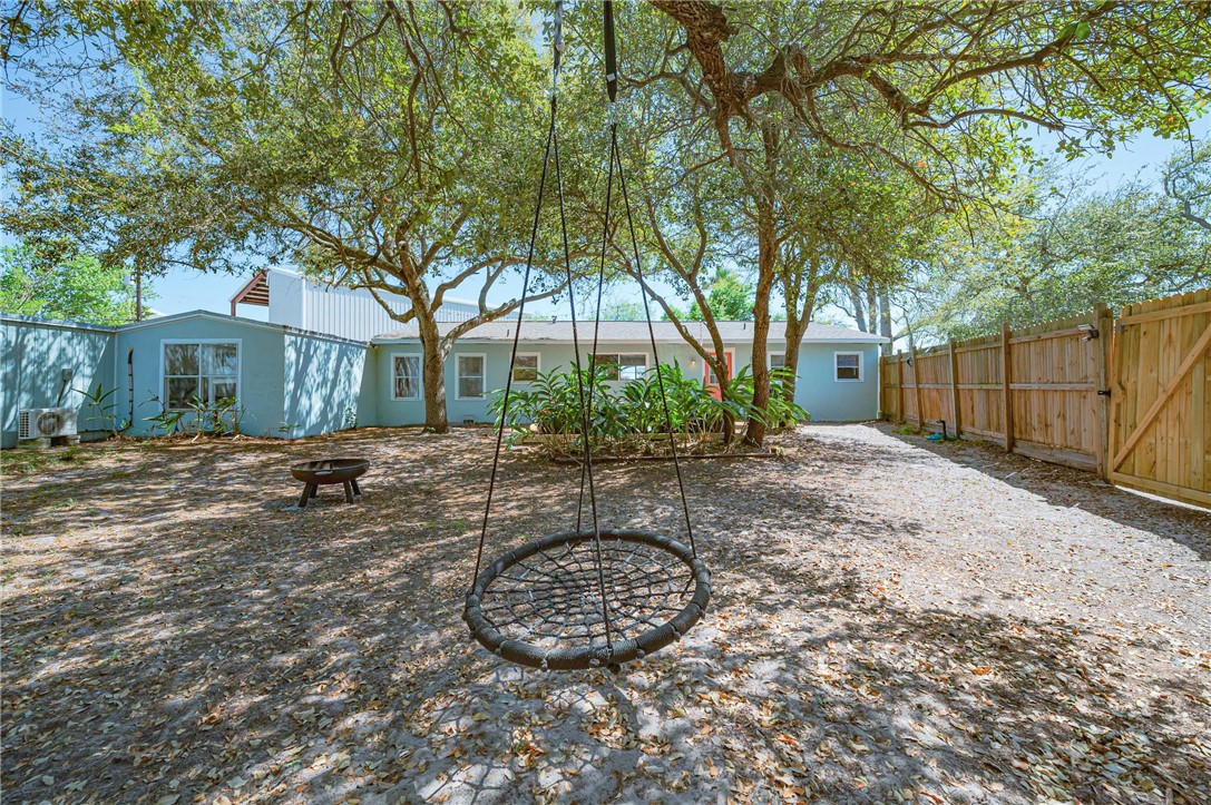 1604 Victoria Avenue Rockport TX 78382
