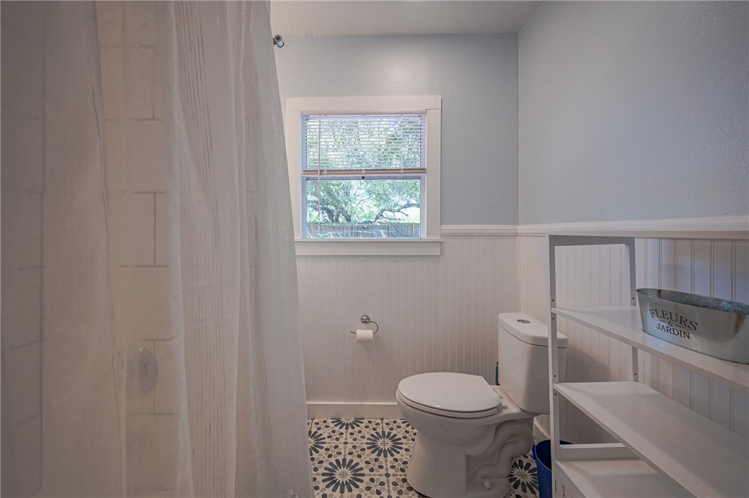 1604 Victoria Avenue Rockport TX 78382