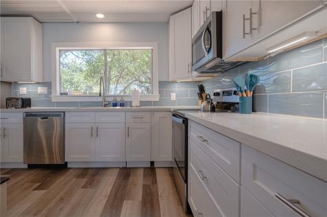 1604 Victoria Avenue Rockport TX 78382