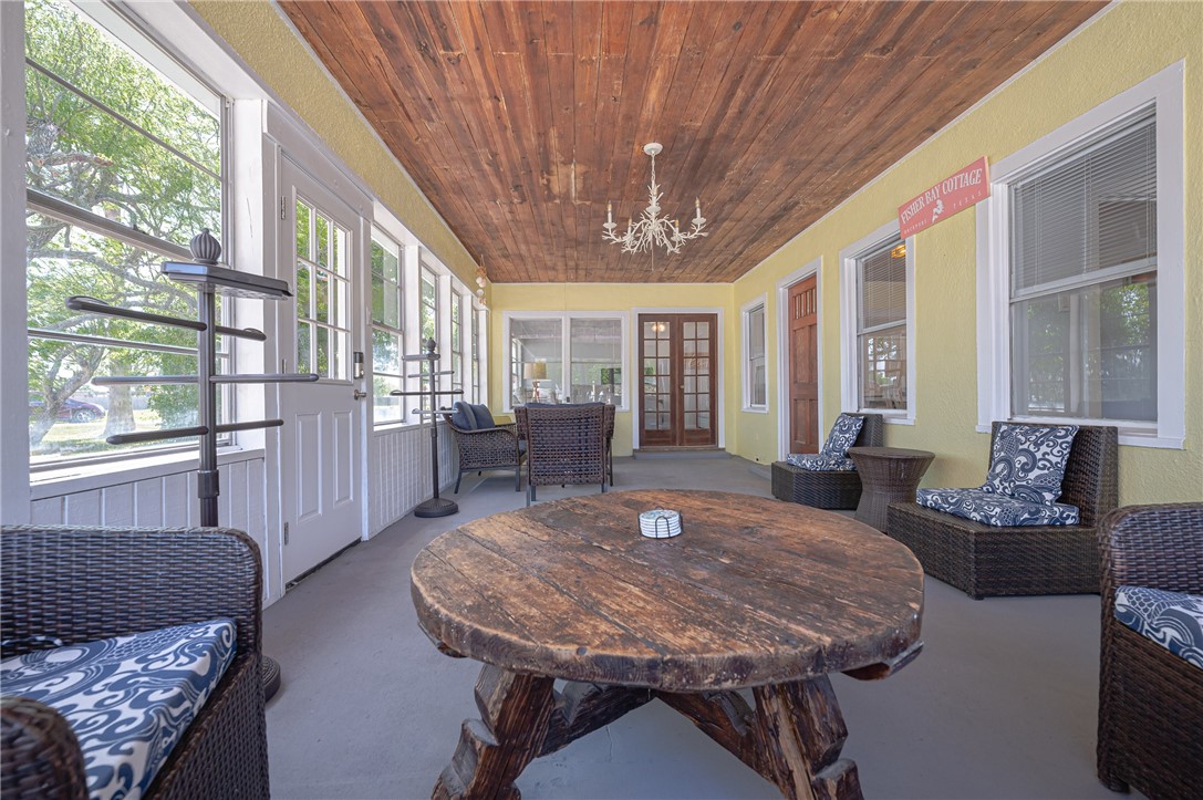 1604 Victoria Avenue Rockport TX 78382