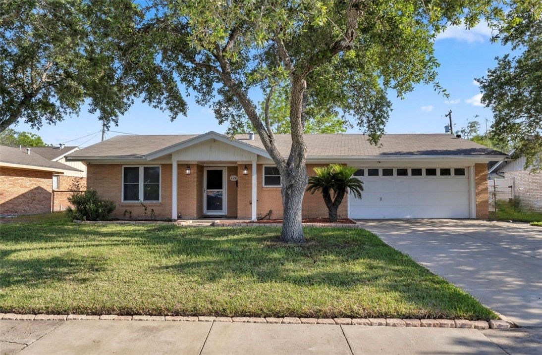 120 Daniel Moore Avenue Portland TX 78374