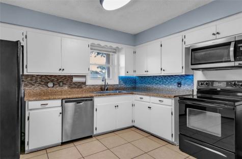 120 Daniel Moore Avenue Portland TX 78374