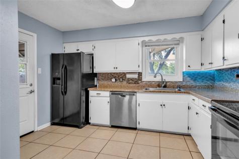120 Daniel Moore Avenue Portland TX 78374
