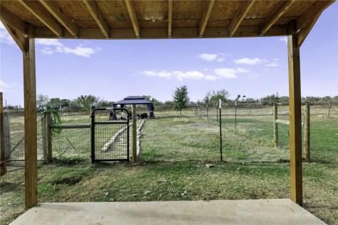 105 Hidden Haven Floresville TX 78114