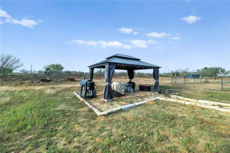 105 Hidden Haven Floresville TX 78114