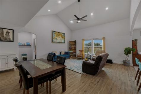 105 Hidden Haven Floresville TX 78114