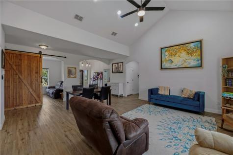 105 Hidden Haven Floresville TX 78114