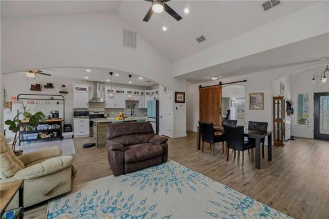 105 Hidden Haven Floresville TX 78114