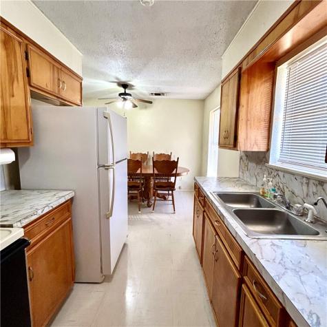 1215 W Crockett Street Beeville TX 78102