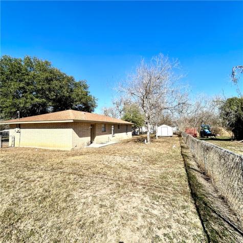 1215 W Crockett Street Beeville TX 78102