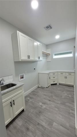 1215 S Live Oak Street Rockport TX 78382