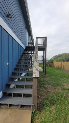 1215 S Live Oak Street Rockport TX 78382