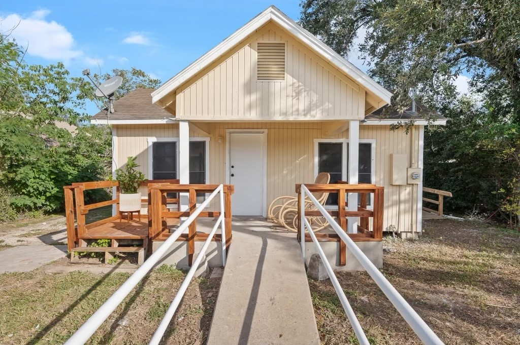 735 Seabreeze Street Alice TX 78332