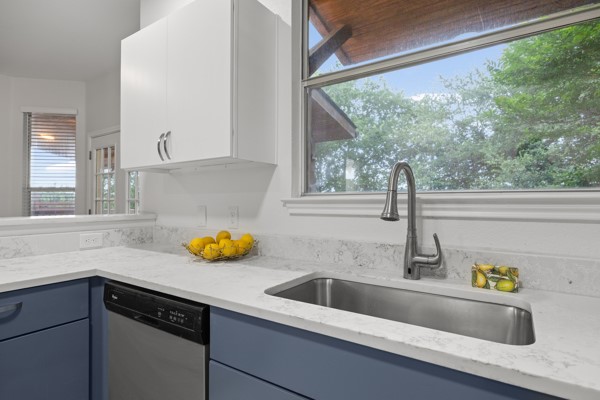 3917 Canyon Glen Cir SE Austin TX 78732