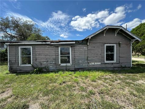 425 E Richard Avenue Kingsville TX 78363