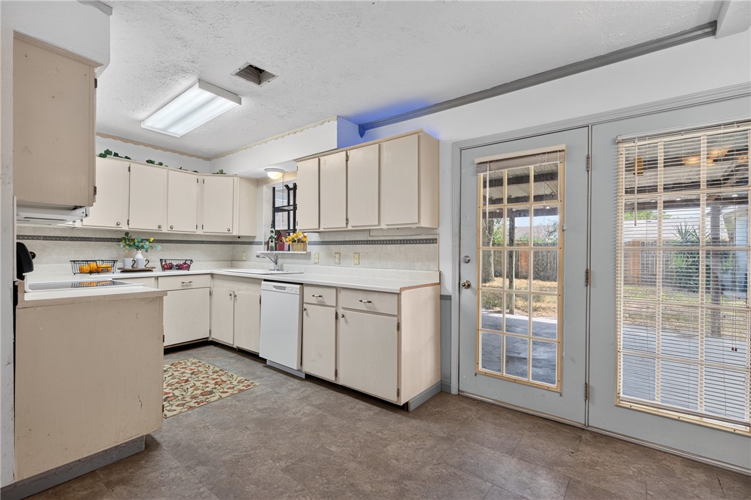6405 Beechwood Drive Corpus Christi TX 78412