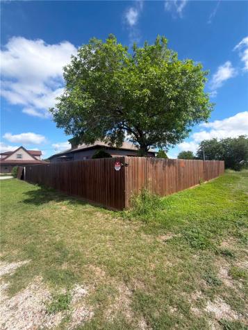726 N Avenue B Bishop TX 78343