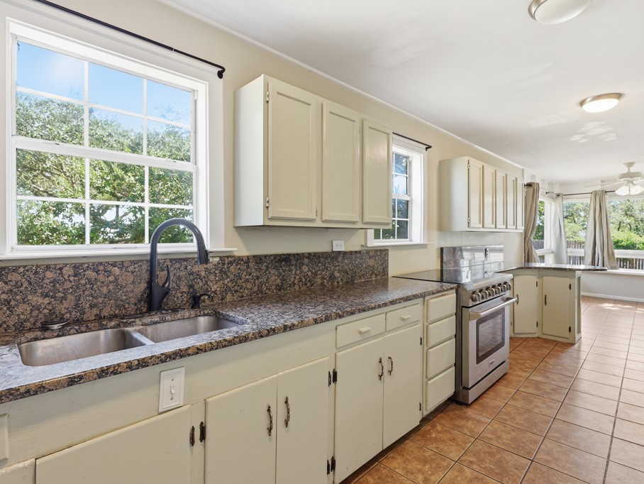 324 E King Rockport TX 78382
