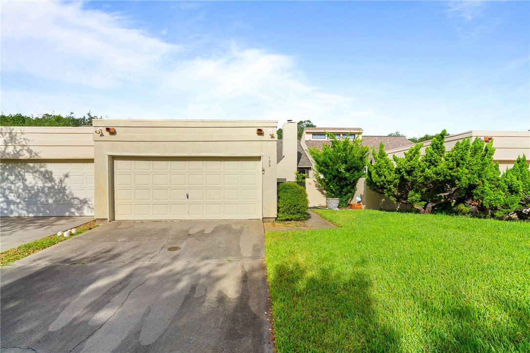 123 Santa Fe Drive Rockport TX 78382
