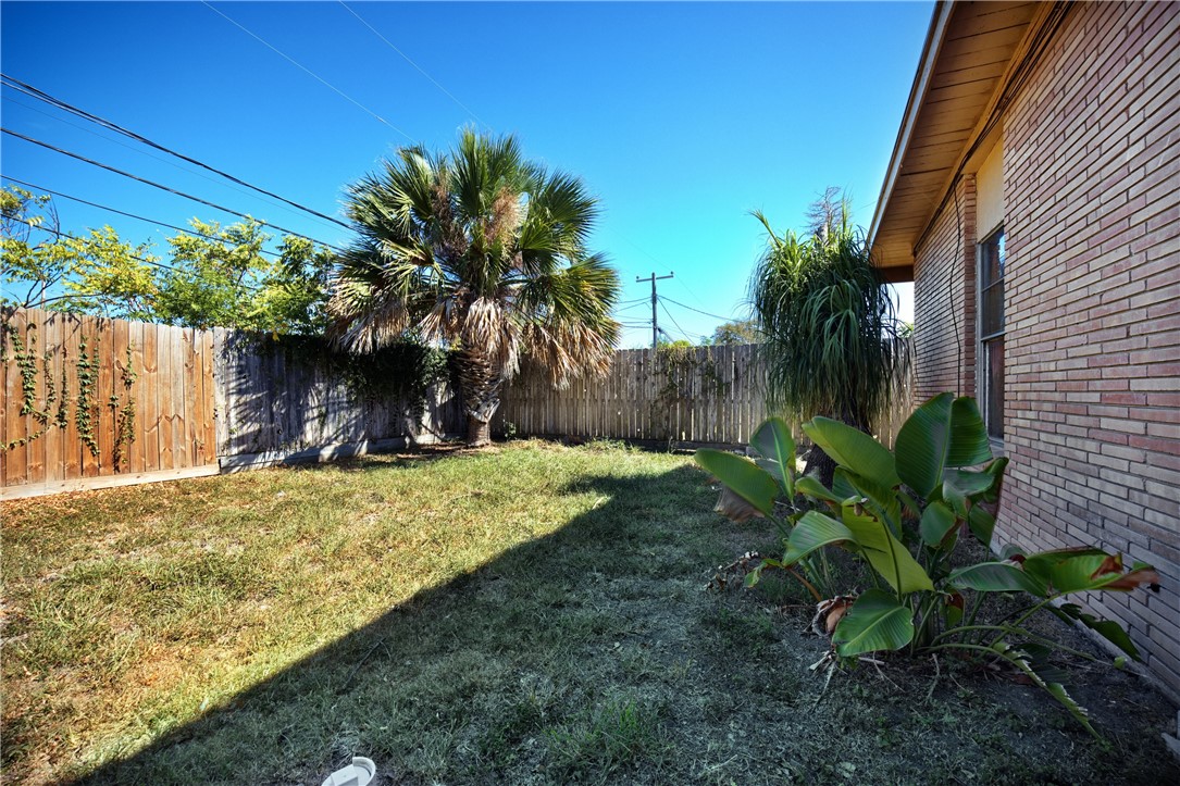 1114 Crescent Drive Corpus Christi TX 78412