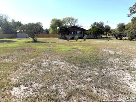 305 W Youst Street Beeville TX 78102