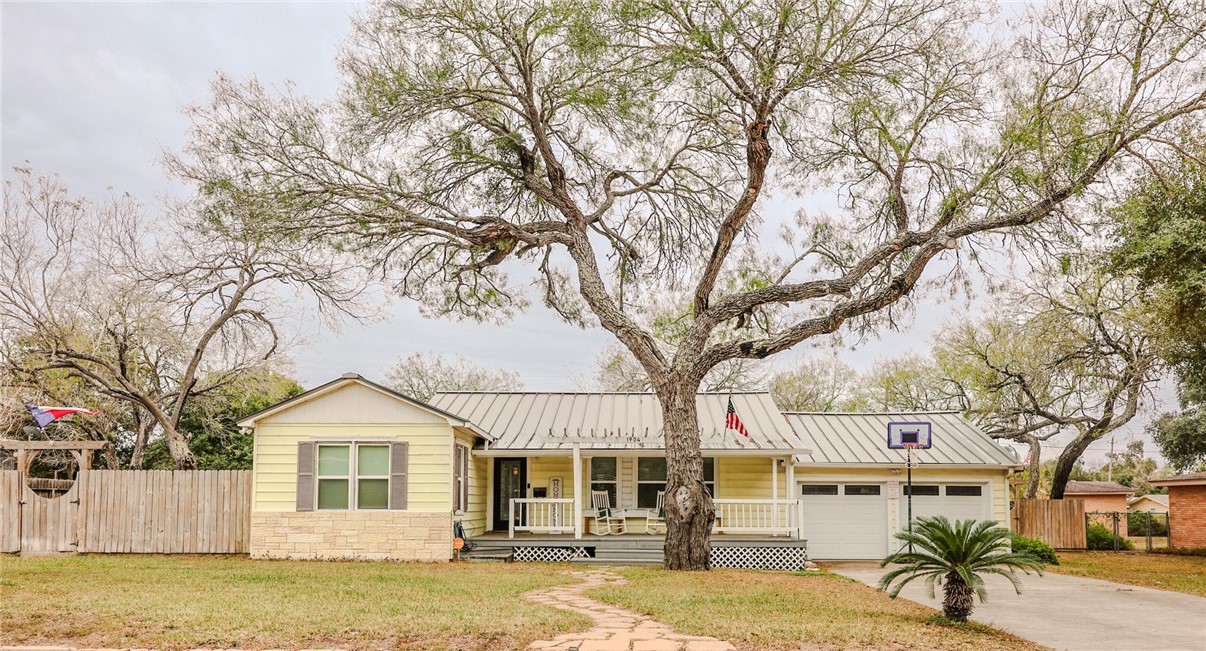 1904 Agarito Avenue Alice TX 78332