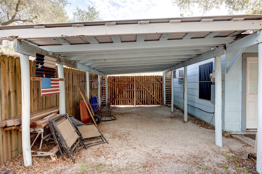 713 N Kossuth Street Rockport TX 78382