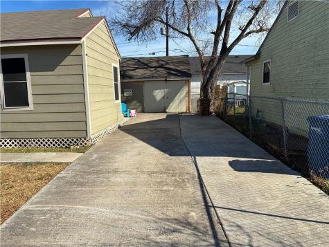 2704 Willard Street Corpus Christi TX 78404