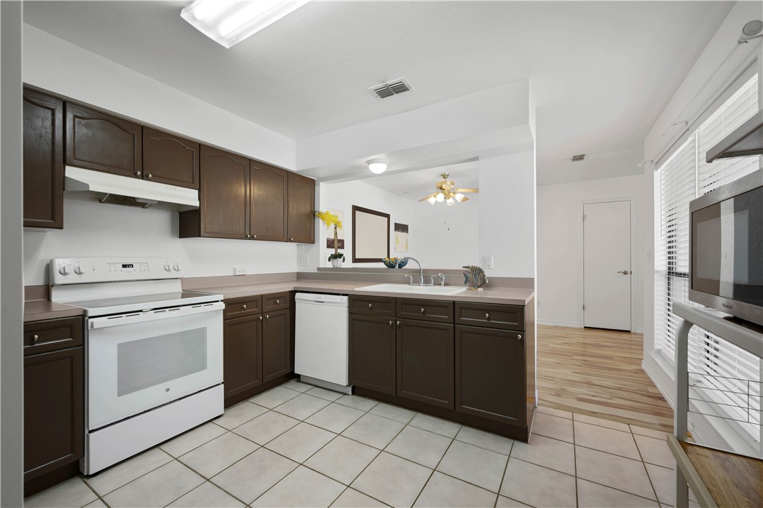 135 Santa Fe Drive Rockport TX 78382