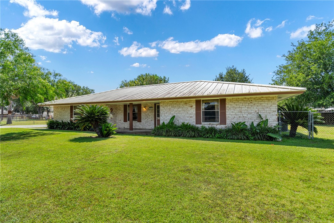3951 Monta Drive Robstown TX 78380