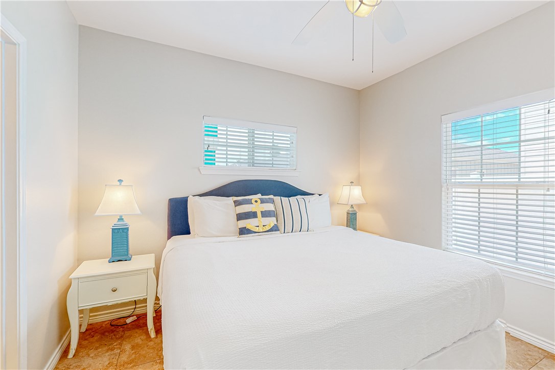 699 Morgan Cr 104 Port Aransas TX 78373