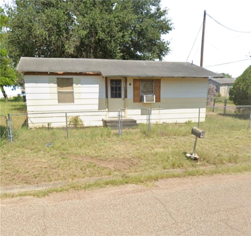 412 West Magnolia Hebbronville TX 78361