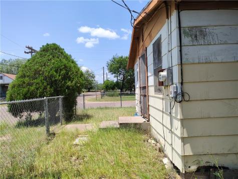 412 West Magnolia Hebbronville TX 78361