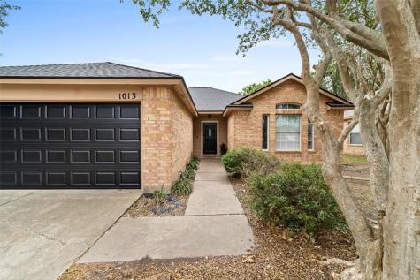 1013 La Mirada Portland TX 78374