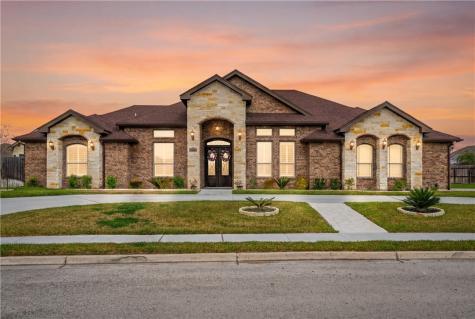 1864 The Grand Drive Kingsville TX 78363