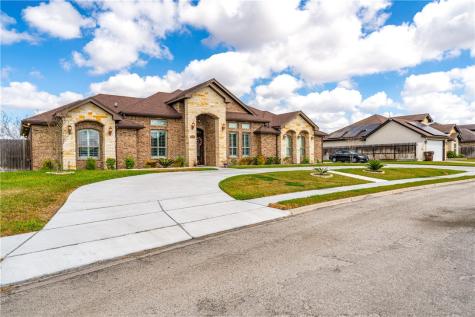 1864 The Grand Drive Kingsville TX 78363