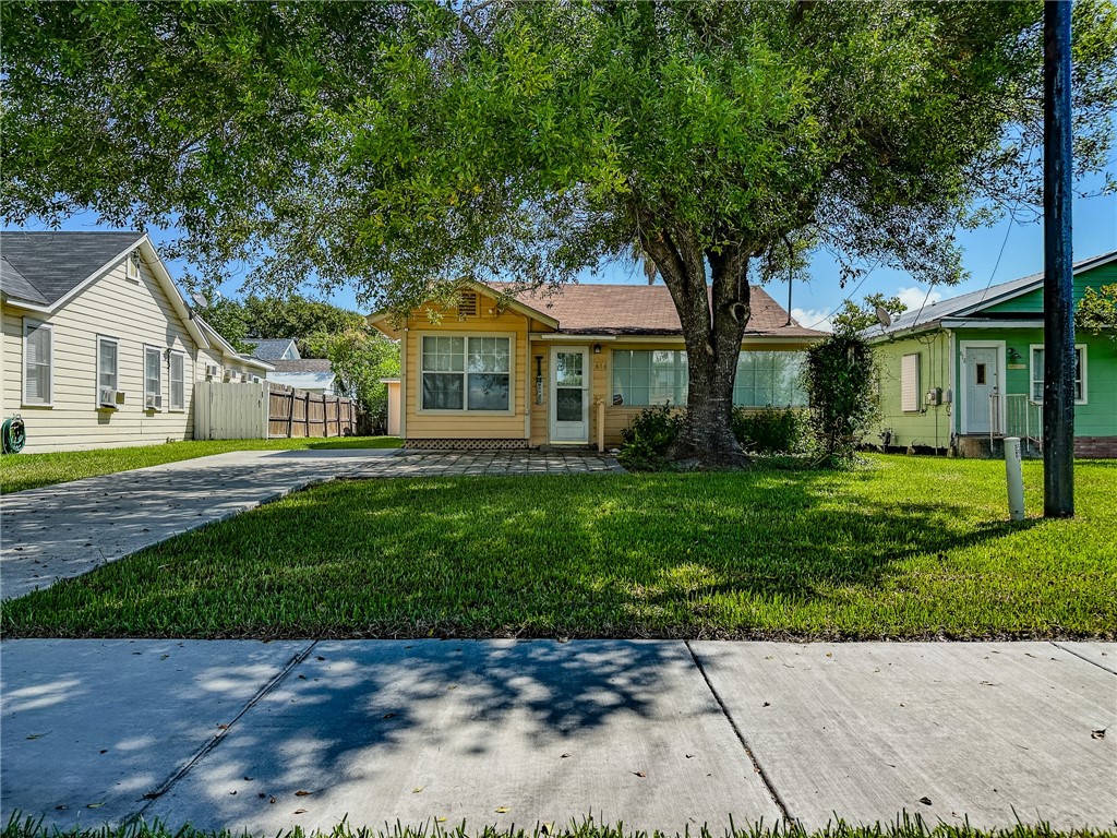 614 S Live Oak Street Rockport TX 78382