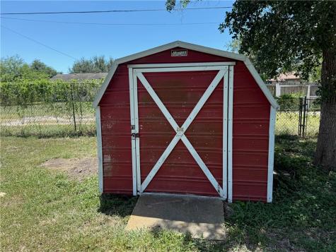 813 E Yoakum Avenue Kingsville TX 78363
