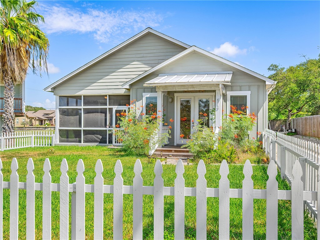 513 Traylor Boulevard Rockport TX 78382