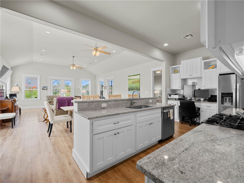 513 Traylor Boulevard Rockport TX 78382