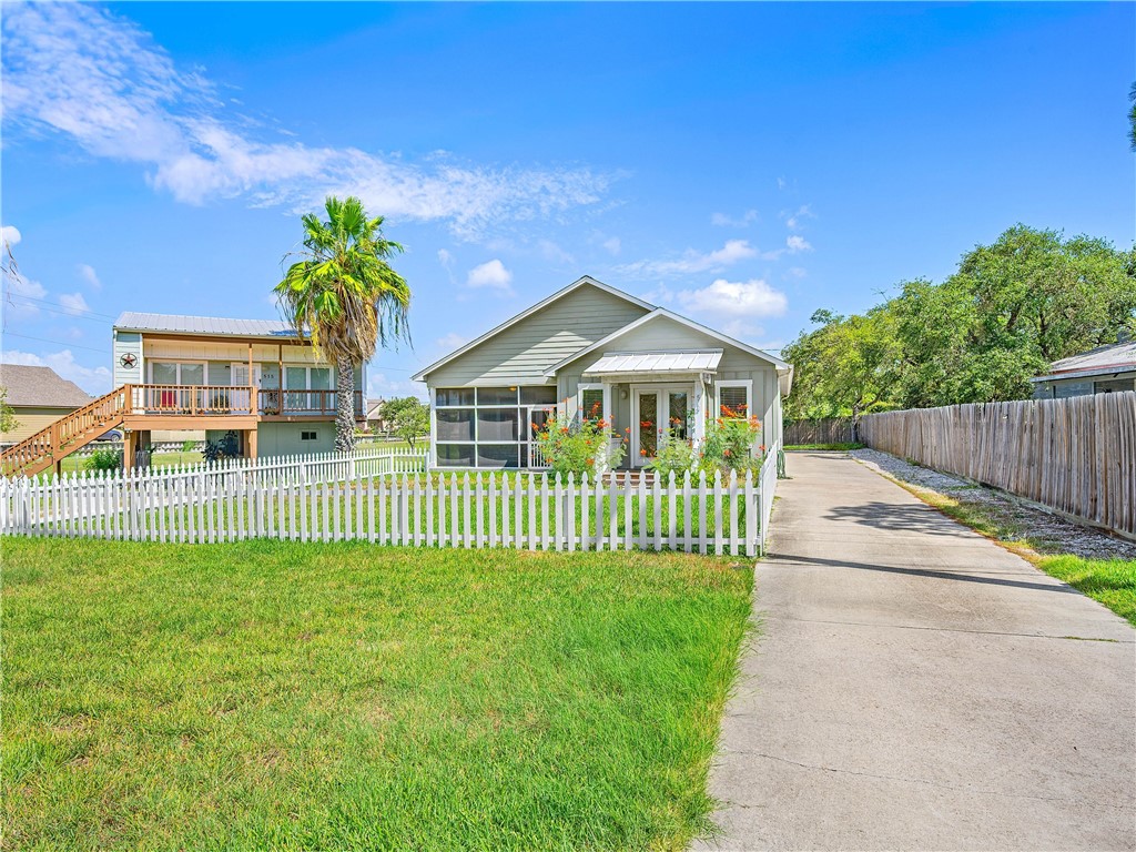 513 Traylor Boulevard Rockport TX 78382