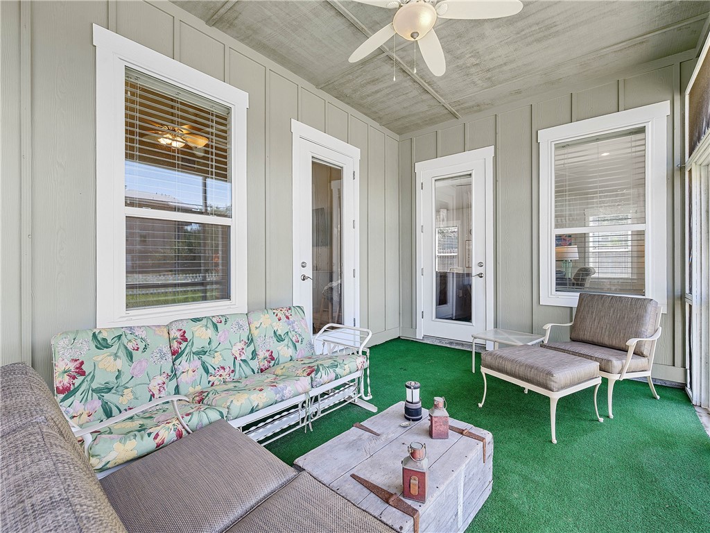 513 Traylor Boulevard Rockport TX 78382