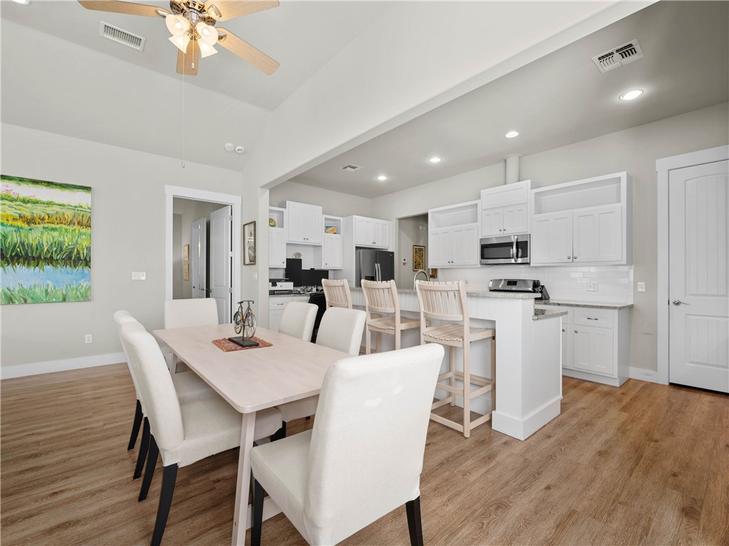 513 Traylor Boulevard Rockport TX 78382