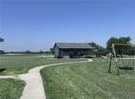 527 Coyote Ranch (pvt) Rd, Alice TX 78332