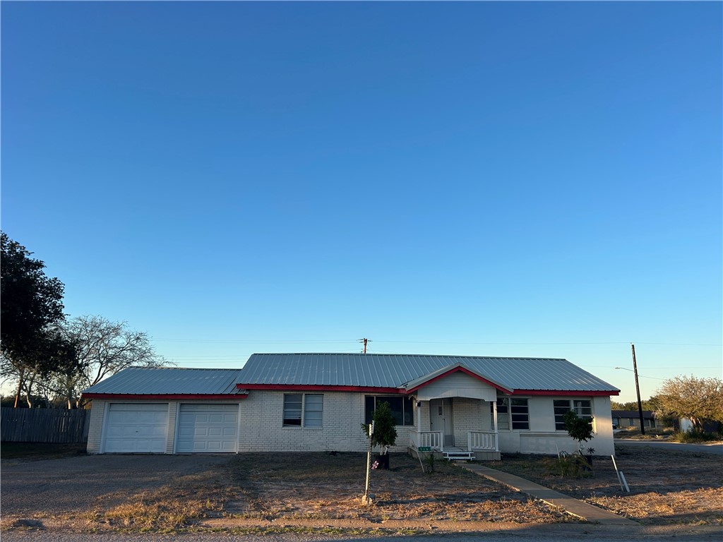 516 Stinson Street Freer TX 78357