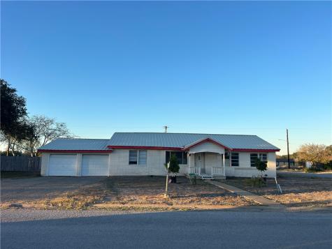 516 Stinson Street Freer TX 78357