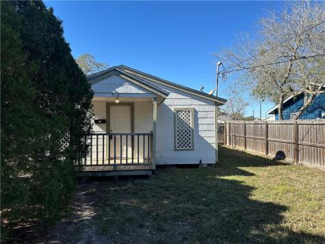 512 Avenue B Sinton TX 78387