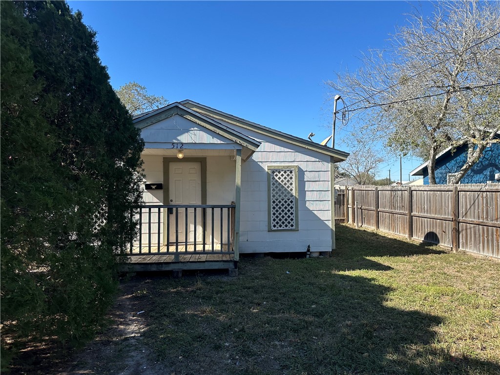 512 Avenue B Sinton TX 78387